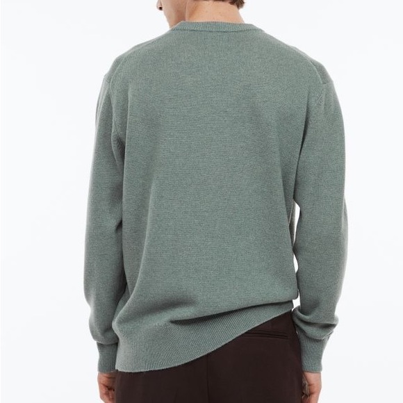 H&M Essentials No 10: THE SWEATER - Picture 2 of 6